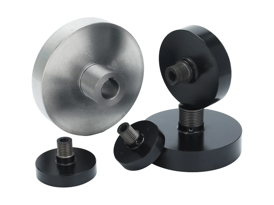 Photographed flywheel and pulley samples in different sizes.